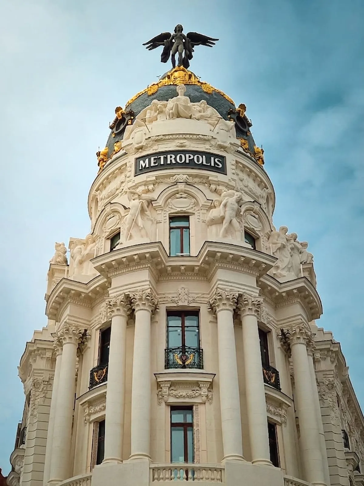 Edificio Metrópolis — Madrid — Spain