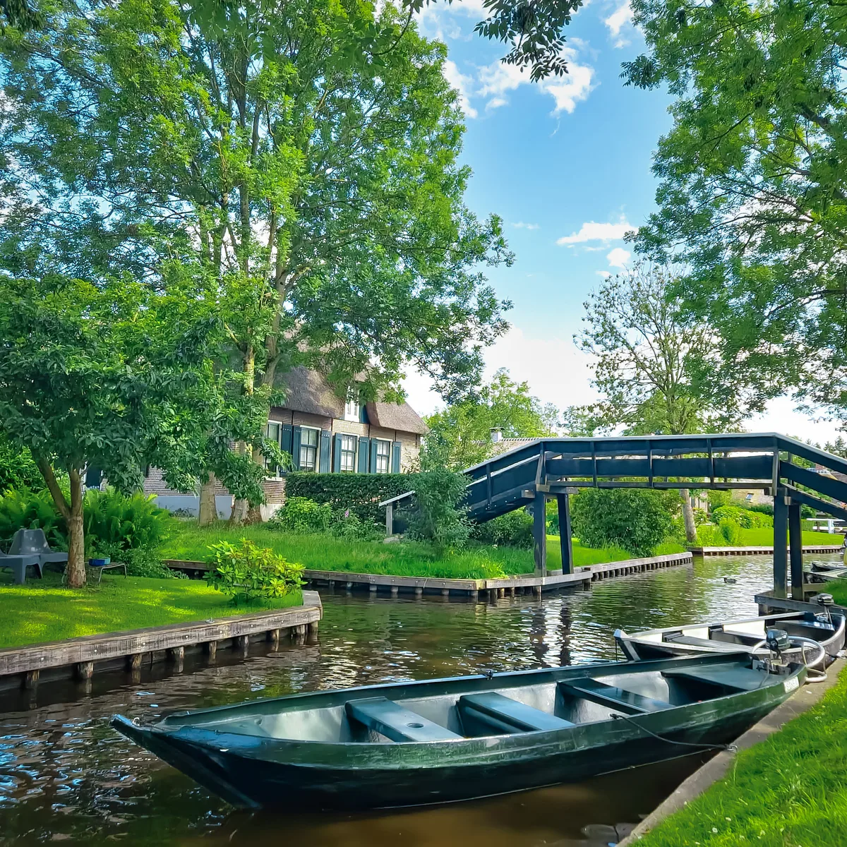 Giethoorn Canal — Giethoorn — Netherlands