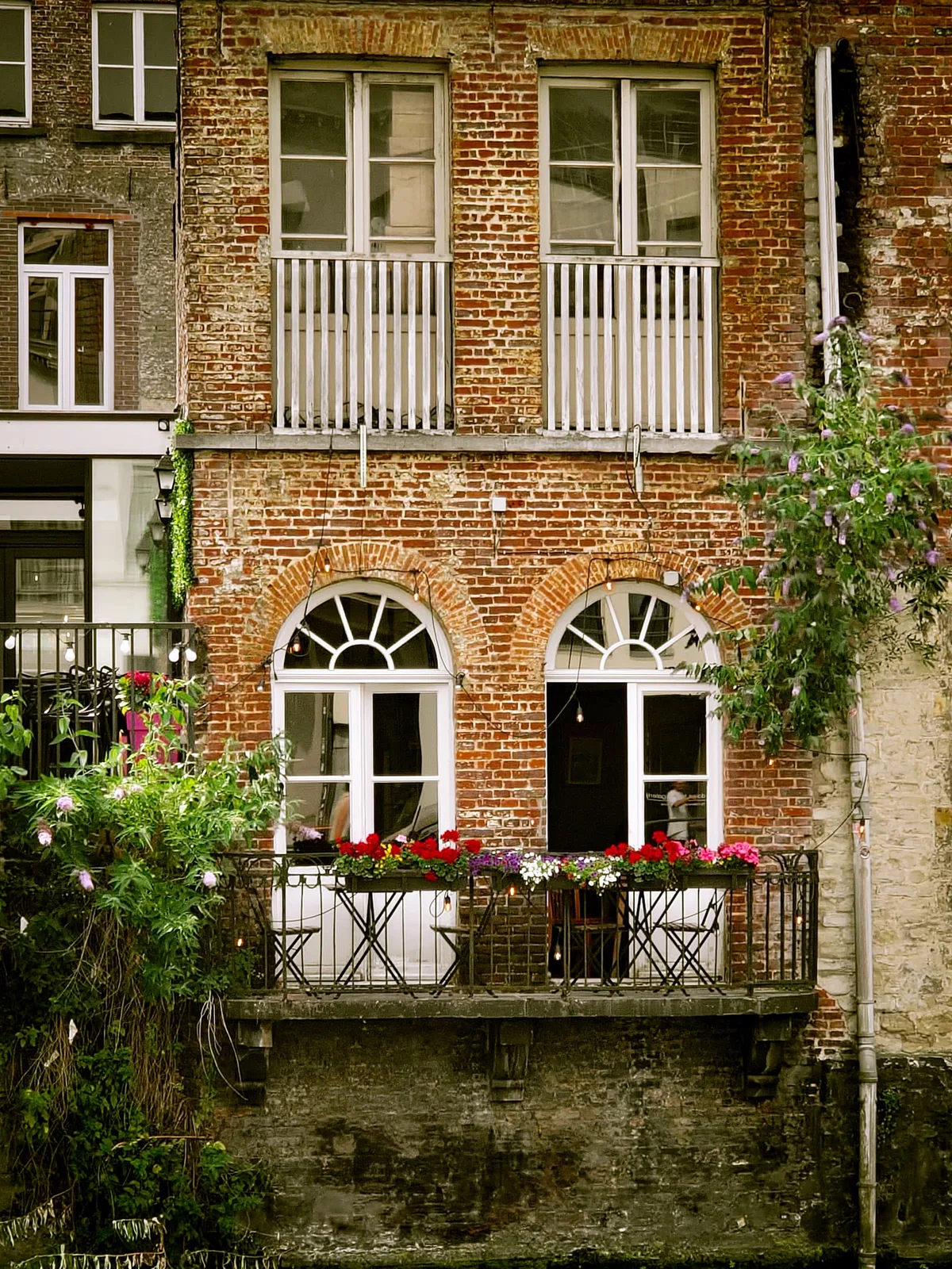 Red Brick and Roses — Ghent — Belgium